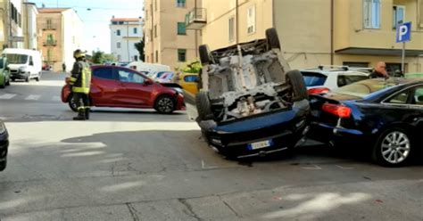 Spettacolare Incidente In Centro A Campobasso Quattro Feriti Non Gravi