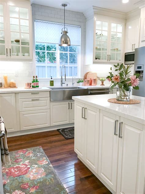 23 Lovely White Farmhouse Kitchen Cabinets - Home Decoration and ...