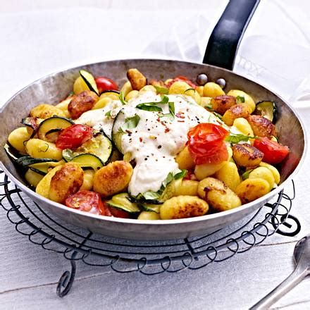 Gnocchi Zucchini Pfanne Mit Feta Cracker Haube Rezept LECKER