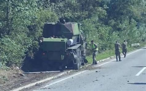 Pogledajte Kako Izgleda Auto Koje Se Sudarilo Sa Borbenim Vozilom U