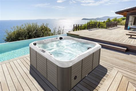 Spa Jacuzzi ou Baignoire Balnéo Quelles sont les Différences