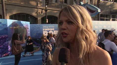 Finding Dory Destiny Kaitlin Olson World Premiere Interview Youtube