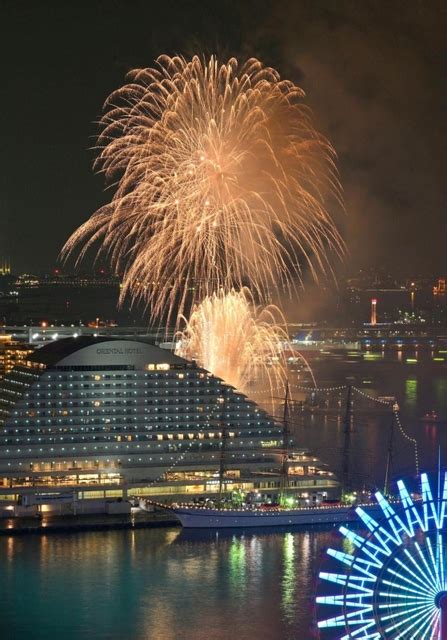 大輪の花火、神戸港を彩る 5日間の分散型、毎日700発打ち上げ｜総合｜神戸新聞next