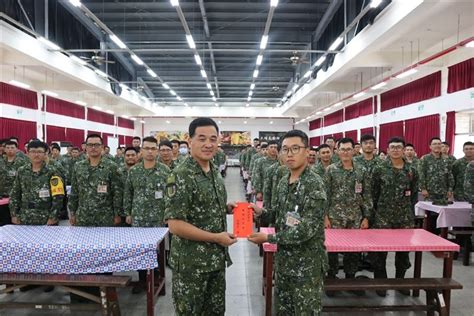 花防部指揮官視導砲兵營基地訓練 勉爭取佳績 軍聞 花防部指揮官視導砲兵營基地訓練 勉爭取佳績 青年日報