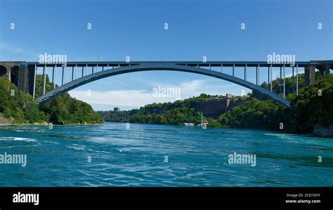 Rainbow International Bridge Niagara Falls Border crossing between ...