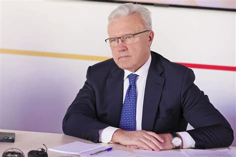 «Источники» снова отправляют Александра Усса в отставку