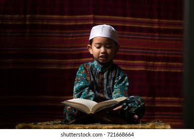 3,704 Muslim kids reading quran Images, Stock Photos & Vectors ...