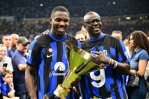 Video: Thuram father and son celebrate 2024 Serie A title