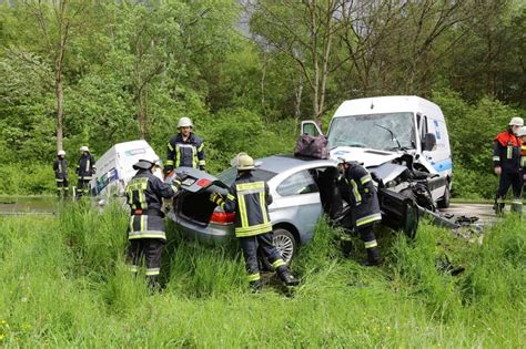 Bilder Schwerer Unfall Auf Der B11 Nahe Weihenstephan Molkerei