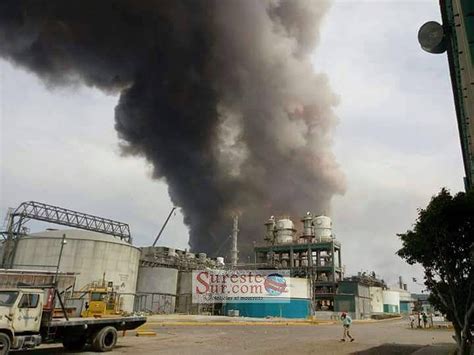 Sube A 27 La Cifra De Muertos En Explosión De Pemex La Opinión