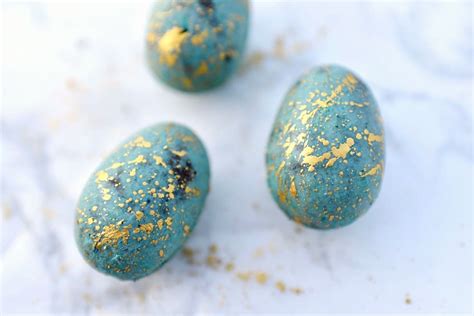 How To Make Chocolate Easter Eggs That Impress