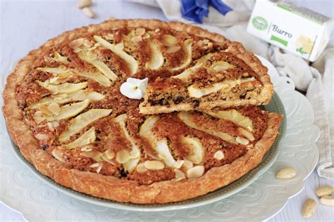 Crostata all amaretto con frangipane al cioccolato e pere Mondo MAXÌ