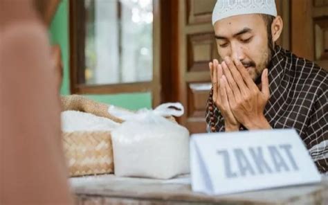 Lebih Afdol Mana Bayar Zakat Pakai Uang Atau Beras Buya Yahya Ada