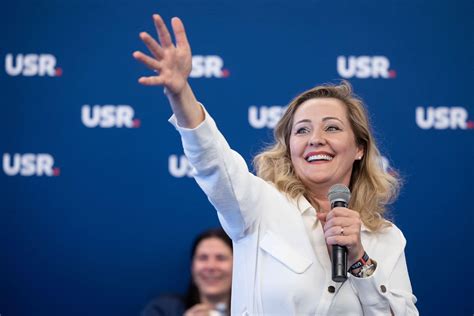 Culisele Luptei Pentru șefia USR Elena Lasconi Favorită Pentru