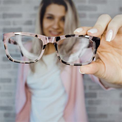 Choosing Eyeglass Frames For Every Face Shape