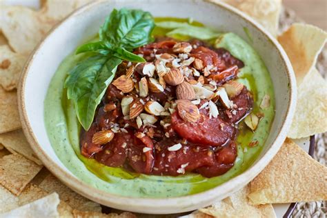 Dip de palta y albahaca con tomates cherry al balsámico El Sabor de