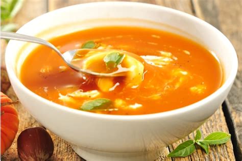 Receita De Sopa De Tomate Mussarela Para Esquentar O Seu Dia