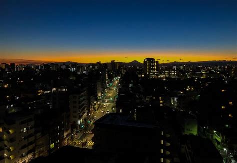 Paisagem Urbana Iluminada Contra O C U Noite Foto Premium