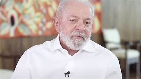 Lula anda sem ajuda e não discursa em 1º evento pós cirurgias