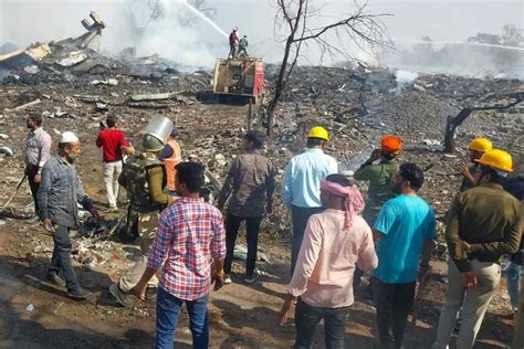 Ocho muertos tras explosión en una fábrica de pirotecnia en India