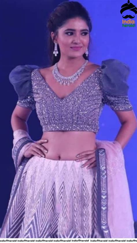 Latest Hot Photos Of Vani Bhojan Exposing Her Waist And Nav