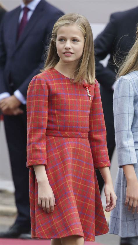 Pin de pppqqq en Leonor de Borbón Style Leonor de borbón Vestidos de