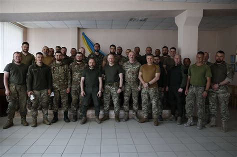 Сирський відвідав позиції ЗСУ на Бахмутському напрямку