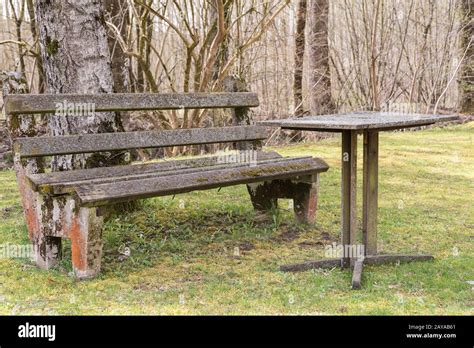 Lay Stone Bench Hi Res Stock Photography And Images Alamy