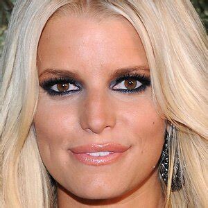 Jessica Simpson Shows Off Weight Loss In Gorgeous Silk Midi Zergnet