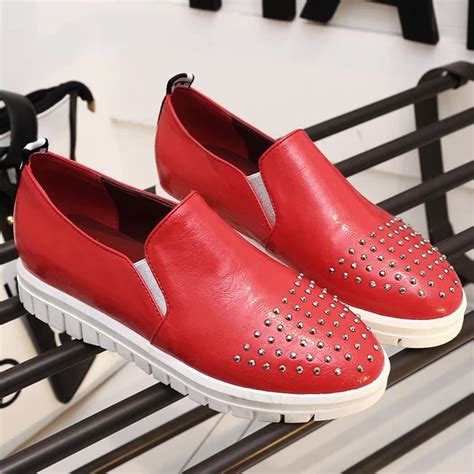 New Fashion Red Slip On Shoes For Women Black Loafers Women Round Toe Crystal Shoes Women 2017