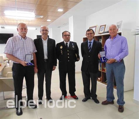 Casanova homenajea a los tres policías locales condecorados con la