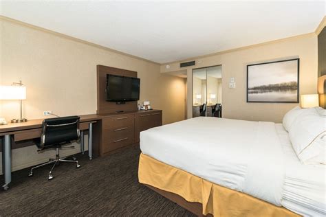 Holiday Inn Express Edmonton Downtown, an IHG Hotel Edmonton, Alberta, CA - Reservations.com