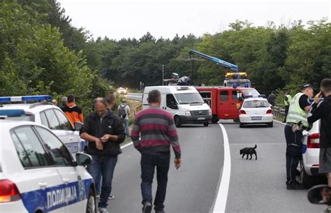 Te Ka Saobra Ajna Nesre A U Sudaru Dva Auta Povrije Ene Tri Osobe