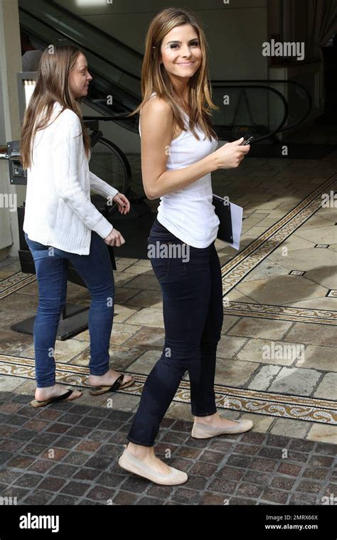 Extra Host Maria Menounos Waves To Cameras As She Heads To Work At