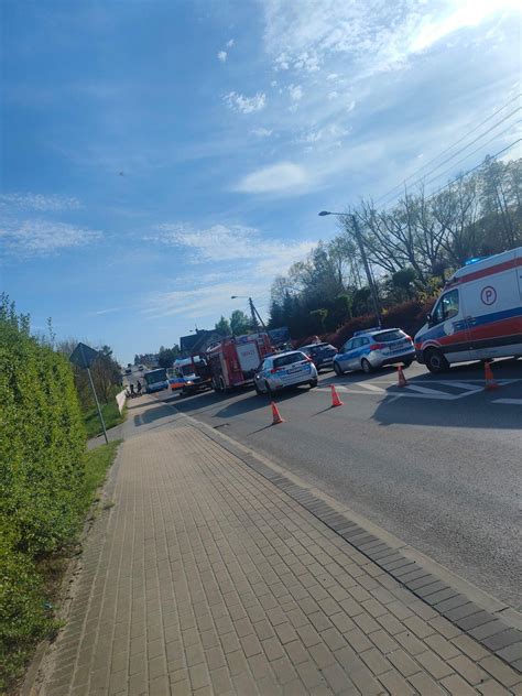 Wypadek w Rybniku Suzuki czołowo zderzyło się ze skodą Jedna osoba