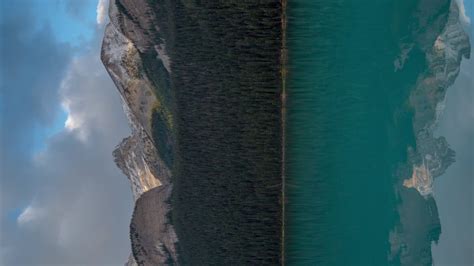 Vídeo Premium Lapso de tiempo vertical de 4k agua glacial azul y