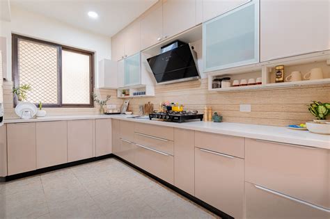 Modern L-Shaped Kitchen Design with Light Beige Cabinets - 9x12 Ft ...