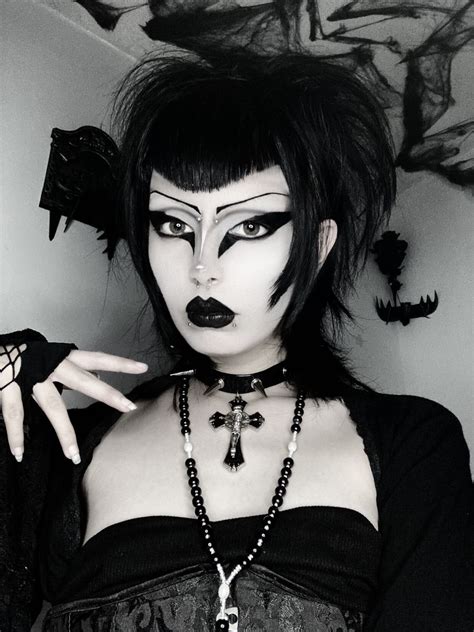 Pin By K Ta On Goth Makeup Trad Goth Makeup Gothic Makeup