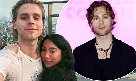 5sos Luke Hemmings Defends Girlfriend Sierra Deaton After Being Trolled Online By Female Fans