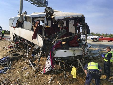 Tour Bus Crash In Central California Leaves At Least Five Dead And 16 Injured Daily Mail Online