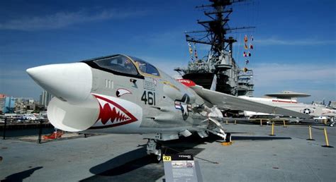 Solve F 8 Crusader From The Uss Midway Jigsaw Puzzle Online With 66 Pieces