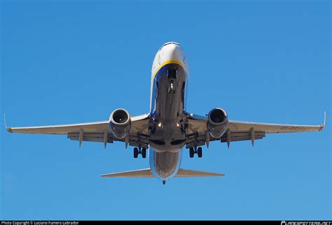 EI DCJ Ryanair Boeing 737 8AS WL Photo By Luciano Fumero Labrador ID