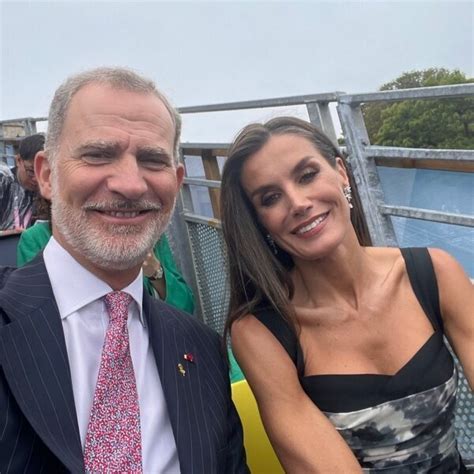 Los Reyes Felipe Y Letizia Comparten Un Selfie De La Ceremonia