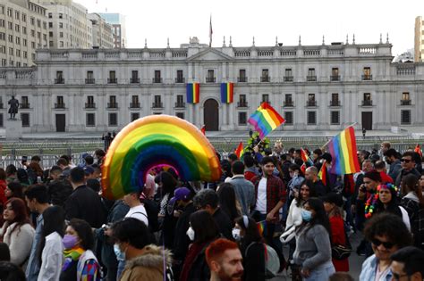 Chile Más De 80 Mil Personas Marcha Del Orgullo Repletó La Alameda En