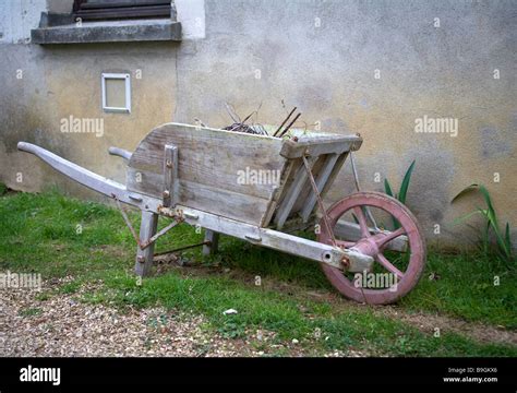 Vieille Brouette Rustique Banque De Photographies Et Dimages Haute