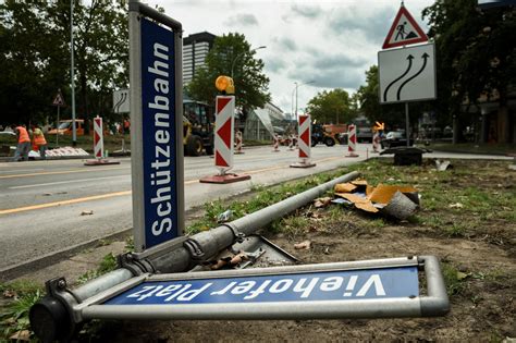 Essen Junge Auf E Scooter Von Auto Erfasst Schwer Verletzt