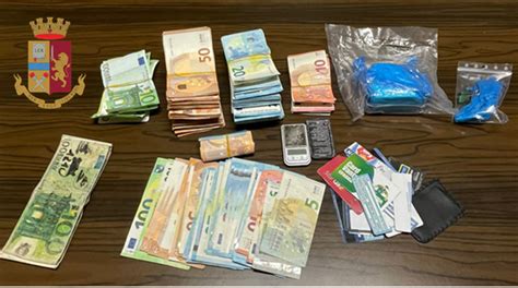 Sardegna Cocaina E Mila Euro In Casa Arrestato Un Enne Cagliari