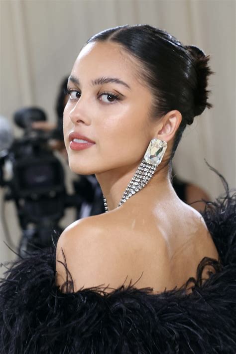 Olivia Rodrigos Met Gala 2021 Hairstyle Stunned From All Angles