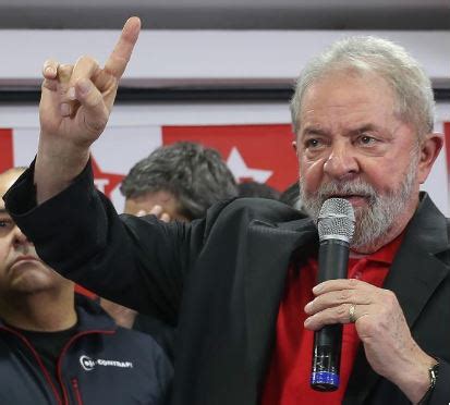 Lula entra recursos em instâncias superiores sobre o caso triplex