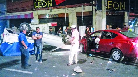 Camioneta Choca Contra Carro Por Pasarse El Alto En El Centro De Toluca El Gráfico Historias Y